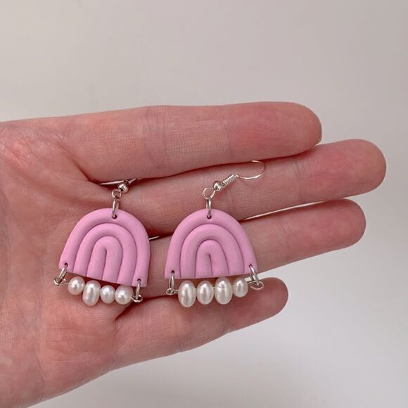 🌸Lovely Pink Rainbow Pearl Earrings - Picture 3 of 4